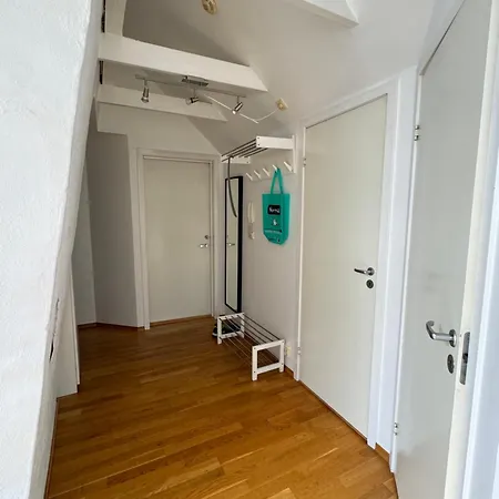 Koselig Loftsleilighet Sentralt I *