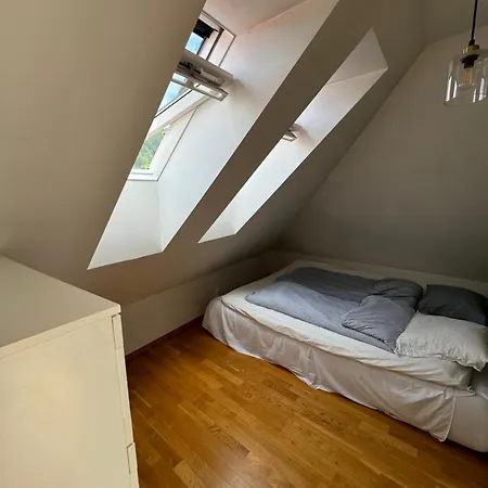 Koselig Loftsleilighet Sentralt I برغن
