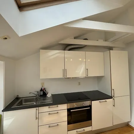 شقة Koselig Loftsleilighet Sentralt I